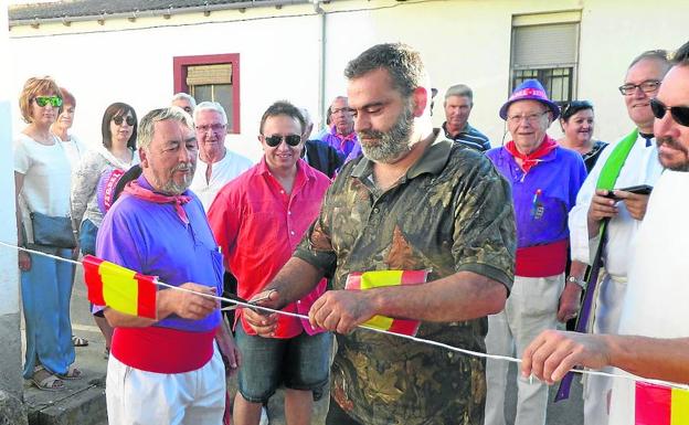 Revenga recuerda con una calle a Carlos V, su visitante más ilustre