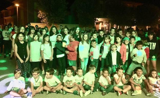 Los niños de San Miguel del Pino celebran una fiesta nocturna