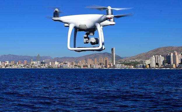 Un dron deja un paquete en el patio de una cárcel francesa