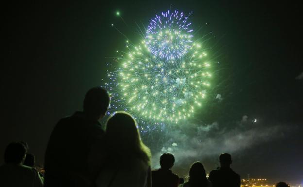 Programa de fuegos artificiales en las Fiestas de la Virgen de San Lorenzo 2017