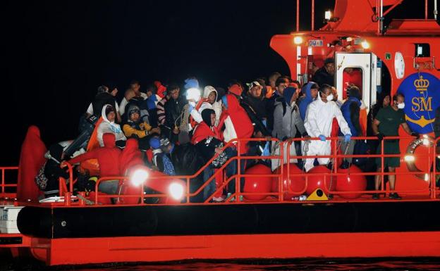 Cuatro nuevas pateras elevan a 339 los inmigrantes rescatados en el Estrecho