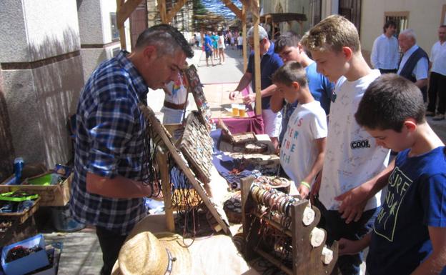 Tordehumos recupera su patrimonio y tradiciones en el mercado artesanal