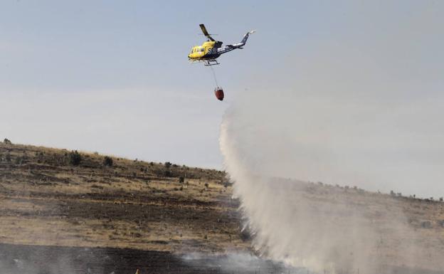 Controlado el incendio en Carrascal de Barregas tras arrasar más de 100 hectáreas de pasto