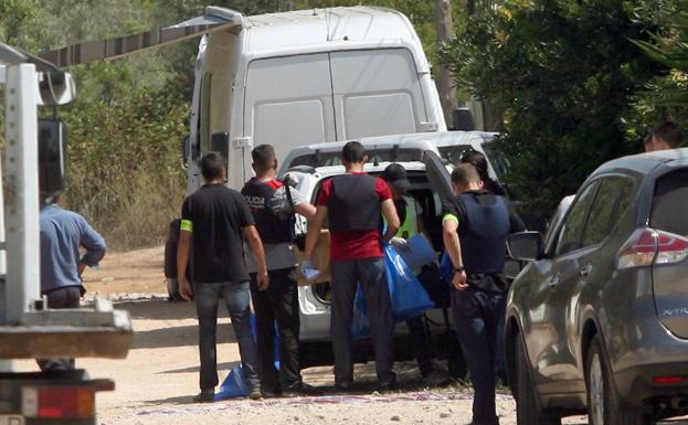 Los Mossos efectúan explosiones controldas en la casa de los terroristas en Alcanar