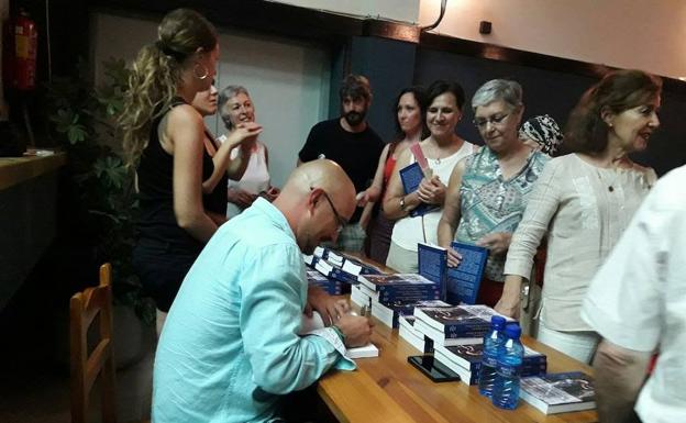 Raúl Martín Vela pone «voz y alma» a los resineros, los «hijos del monte»