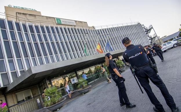 Muere una mujer seccionada por un ascensor en un hospital de Sevilla