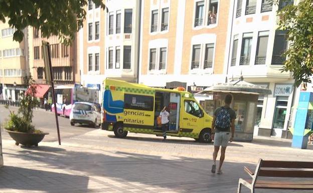 Herido un bebé al subir su madre el carrito en un autobús urbano de Palencia