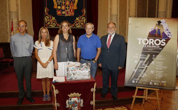 Una docena de aficionados disfrutarán de los toros gratis desde el callejón