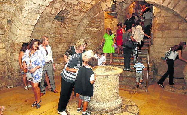 Sanidad aconseja clorar el agua de la cripta para beber en San Antolín