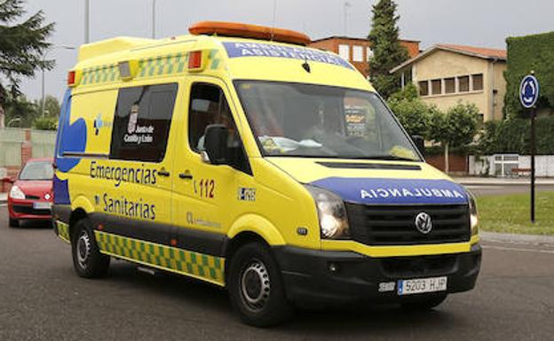 Herida una madre y sus dos hijos en un accidente frente a los Agustinos de Palencia