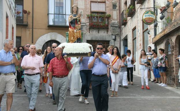 La Virgen del Rosario ya luce restaurada