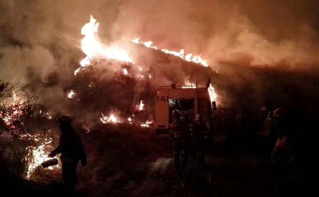 La Cabrera: casi 8.000 hectáreas quemadas; Forna, Losadilla y Trabazos, desalojados