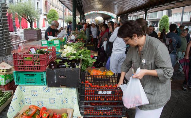 Los alimentos ecológicos regresan a la capital tras un año crítico de sequía