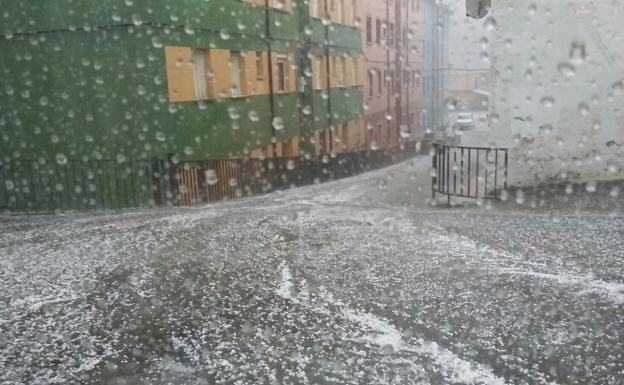 Una cascada de granizo en Ciñera