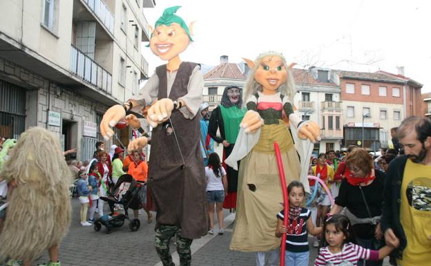 Gigantes y cabezudos toman las calles