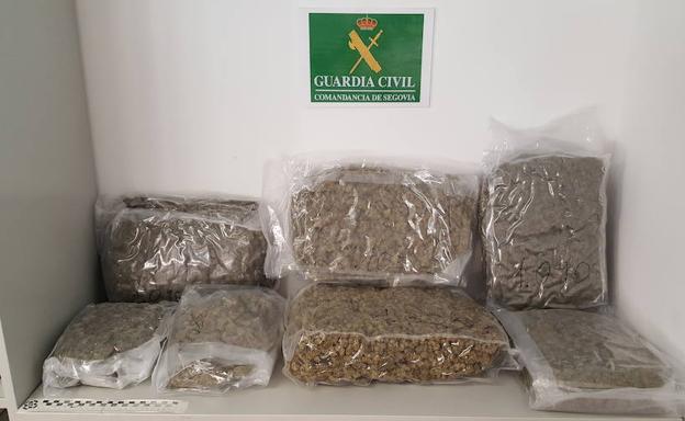 La Guardia Civil intercepta seis kilos de marihuana ocultos en bolsas de deporte