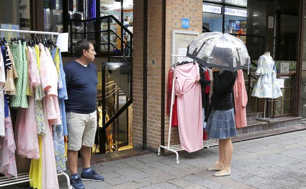 La lluvia nubla la Fiesta de las Compras en la Calle