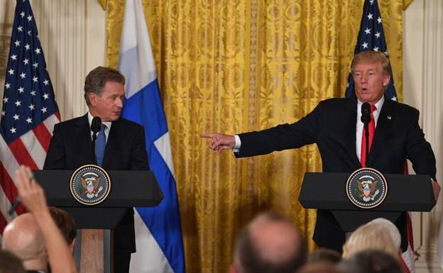 Donald Trump confunde a dos periodistas finlandesas pensando que eran la misma persona
