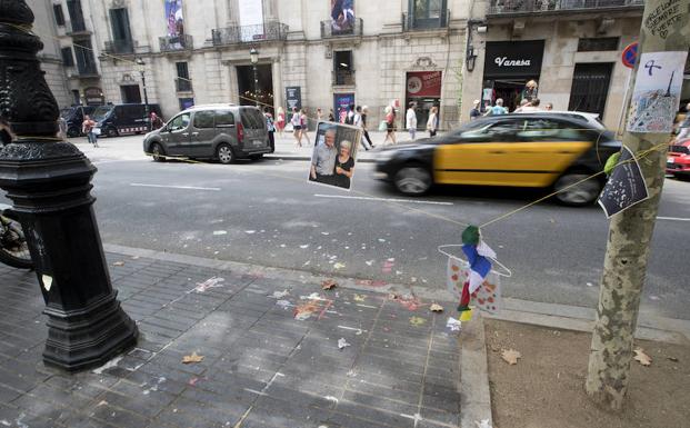 Barcelona habilita en el inicio de La Rambla un único altar tras retirar el resto