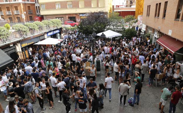 Los bares de la zona del Seminario, de fiesta diurna