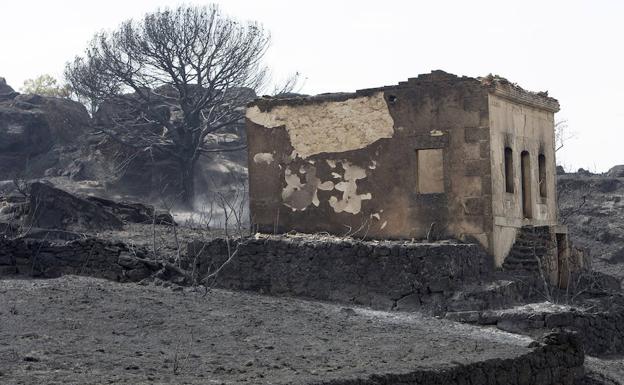 La peligrosidad del incendio de Fermoselle baja a nivel 0