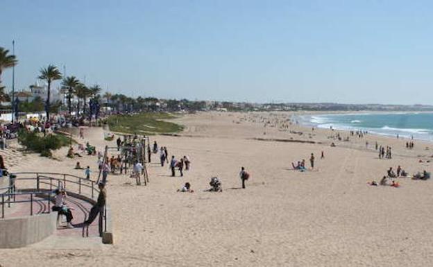 Fallece una segoviana en la playa de Chiclana