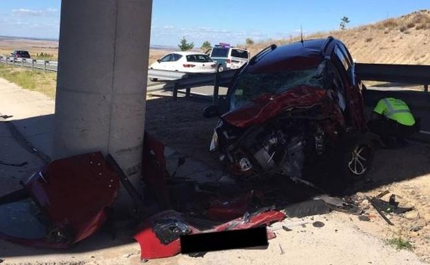 Un fallecido al salirse de la vía en Peñalba