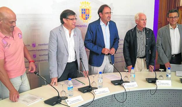 80 jugadores de balonmano de la región se concentran en Palencia