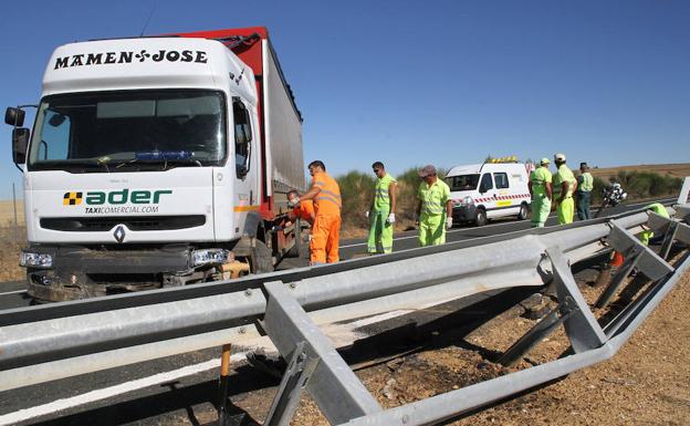 El accidente de un camión corta la A-67 en Marcilla durante tres horas y media