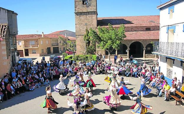 El pueblo volverá a rendir honores a su patrona con el ‘baile de los palos’