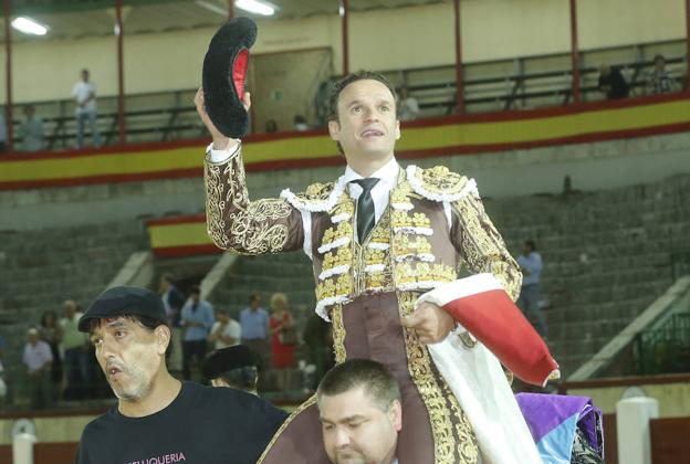 Primera Puerta Grande de la Feria para Antonio Ferrera