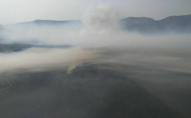 El incendio de El Villar de Santiago, en León, sube a nivel 1 de peligrosidad