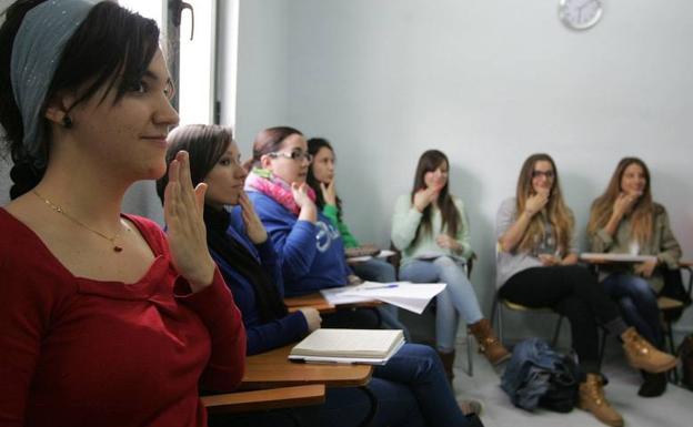 La Diputación abre el plazo para apuntarse al curso de lengua de signos