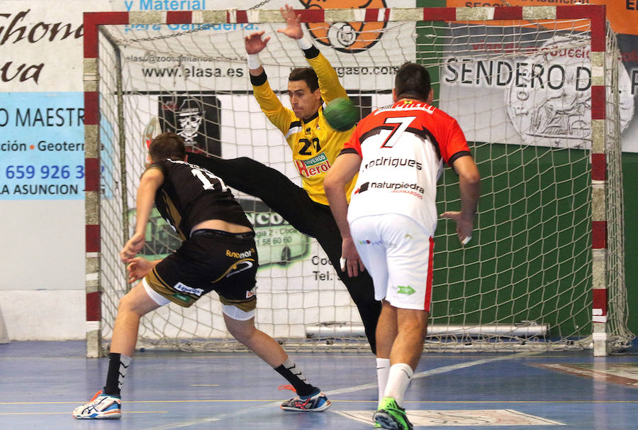 Agustín Casado y Ernesto Sánchez lideran el primer triunfo navero