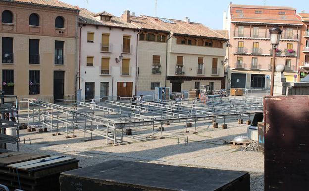 Comienza junto al Acueducto el montaje de una exposición sobre la antigua Roma