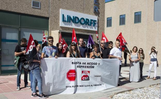 Teleoperadores de la empresa Lindorff temen una deslocalización