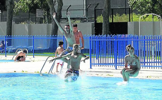 Las piscinas cierran un discreto verano con un descenso de bañistas del 17%