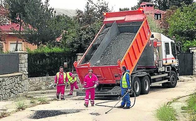 El Ayuntamiento arreglará los viales de la urbanización Caserío de Urgel