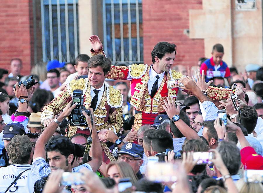 Botín regaloso de tres orejas para Juan del Álamo y dos para El Juli