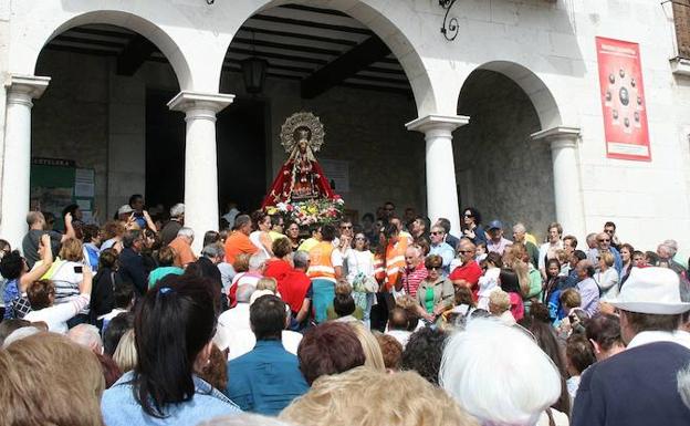 Miles de romeros festejan en su Santuario a la Virgen del Henar