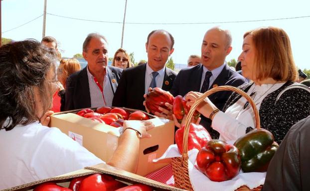 Torquemada realza con una multitudinaria feria su afamado pimiento
