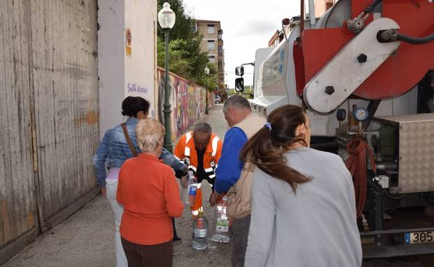 La Diputación ha llevado camiones cisterna a 16 pueblos