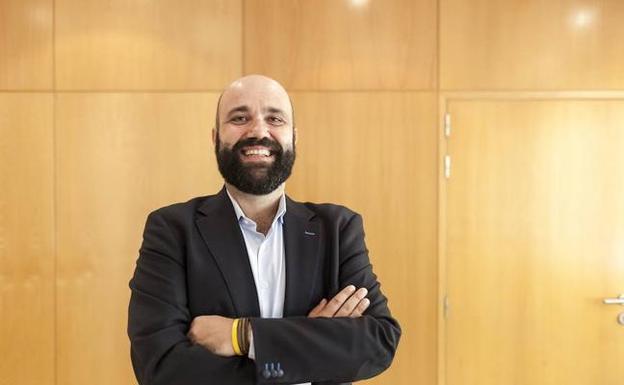 El periodista David del Cura estrena en Aranda su exposición Vidas