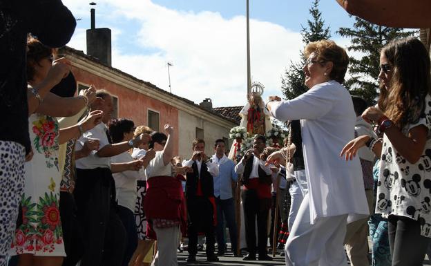 Los vecinos del barrio de El Salvador de Cuéllar preparan sus fiestas