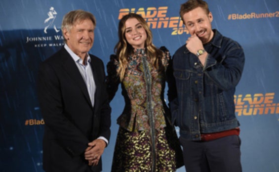 Ana de Armas regresa a España junto a Ryan Gosling y Harrison Ford