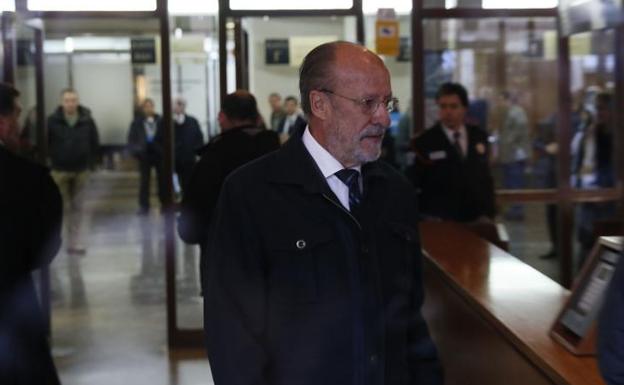 De la Riva ve «poco afortunado» que Puente compare su 'comfort letter' con «participar en el Golpe de Estado» de Cataluña