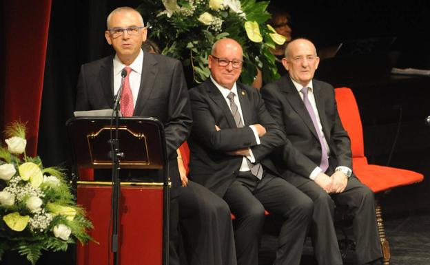 El periodista Roberto Palomar evoca su niñez en el pregón de las fiestas de Olmedo