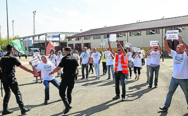 Trabajadores interinos de la Junta denuncian una situación «injusta»