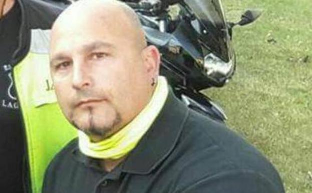 Cerca de 200 motoristas despiden al presidente del motoclub Escuadrón de Laguna