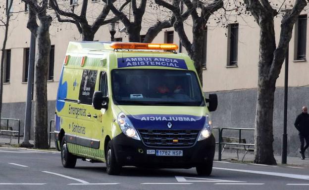 Herido un camionero tras salirse de la vía en Vega de Valdetronco
